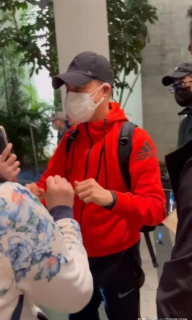 关于迪安眼前一亮，球队胜利氛围愈发浓厚的信息